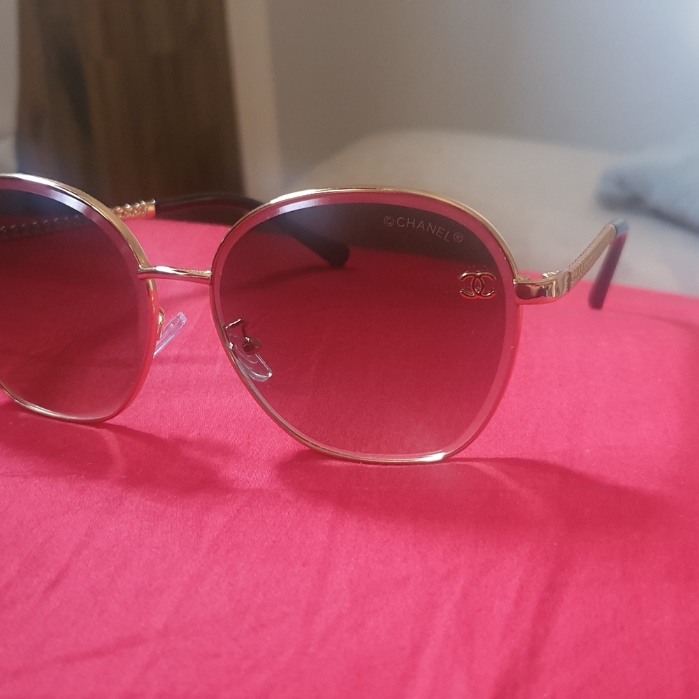 Chanel sunglasses - Picture 3 of 4